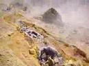 fumarole - Breve panoramica delle fumarole di Vulcano, nell'omonima isola. Dai buchi nel terreno viene soffiato gas ricco di zolfo a temperature intorno ai 100-150°C.