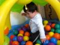 videos de playing in the ball pit