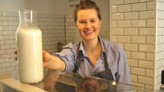 Laktosefreie Mandelmilch selbst hergestellt Laktosefreie Mandelmilch selbst hergestellt