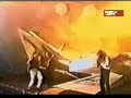 asombroso se cae encima escenaria a cantantes en concierto