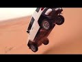 un-4x4-tombe-a-la-renverse-dans-le-desert