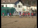 3 rave ci mette lo zampino