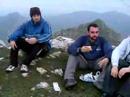 campamento jipiesco en la cima del monsacro