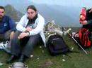 campamento jipiesco en la cima del monsacro