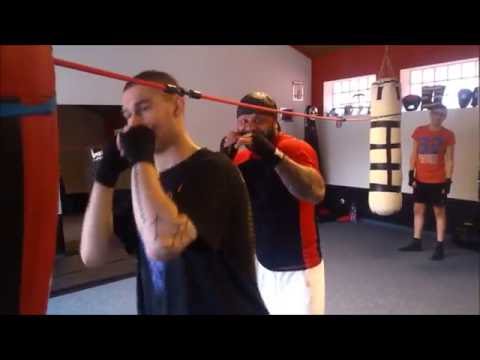 KICKBOXTRAINING - BOOTSPORT FITNESS DER EXTRAKLASSE