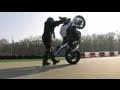 La Suzuki GSR 750 c'est pas pour les lopettes ( video officielle moto journal )