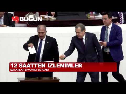 Egemen - Genel Kurul'da 12 saati bulan oylama mesaisinde objektifler ilginç kareler yakaladı. Oy kutusuna oy zarfının yanında para atan muhalefet vekili de vardı, hatıra fotoğrafı çektiren...