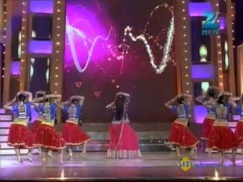 zee - Savita Tai as Jalebi Bai and Alok Nath performing on Gandi Baat at Zee Rishtey Awards-2013.