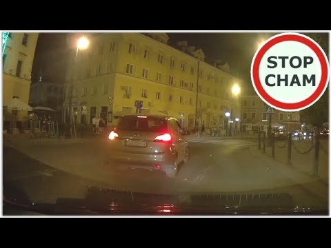 POLICJANT ZMYŚLA PRZEPISY – „NAWET JAK SAMOCHÓD CHCE SKRĘCIĆ TO NIE MOŻNA OMIJAĆ”