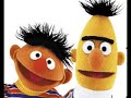 plaatjes bij een audiograpje uit 2000 met fragmenten van sjef van oekel, barend servet, bert & ernie en ronflonflon.