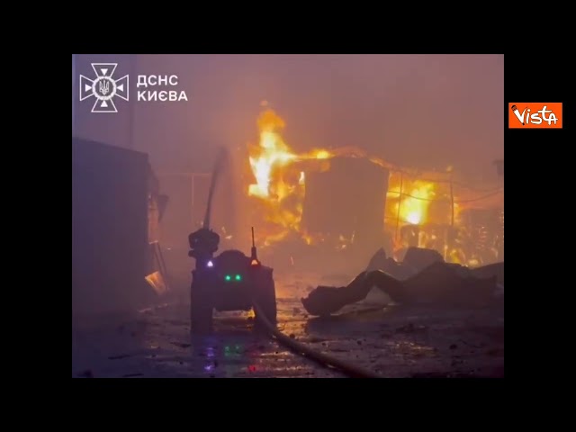 Nuovi attacchi russi su Kiev dopo telefonata Trump-Putin, 8 feriti
