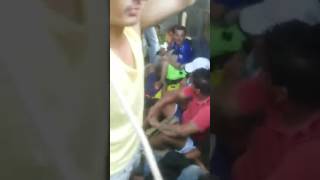 Como transportan a los trabajadores bananeros