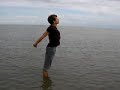 Rueckbeugende Asana zur Dehnung des Brustkorbes