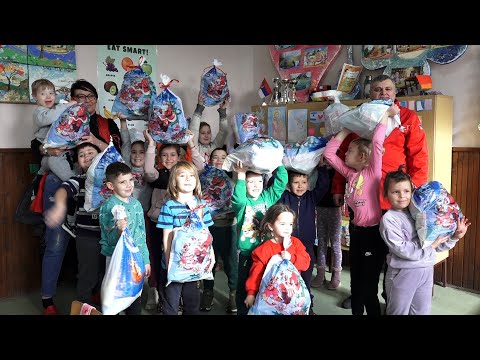 DANAS JE URUČENO 25 NOVOGODIŠNJIH PAKETIĆA UČENICIMA OD 1. DO 4. RAZREDA I PREDŠKOLCIMA KOJI POHAĐAJU OŠ “TATOMIR ANĐELIĆ”