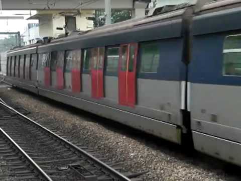 港鐵列車 ( SP-1900 ) 駛進港鐵上水站