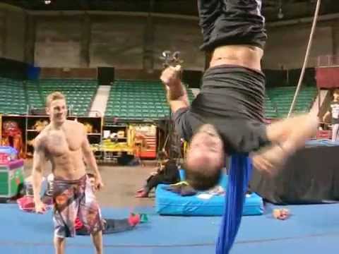 CIRQUE - Top Billing presenter, Janez, is invited to Topeka in Kansas, USA, to learn a few tricks from the artistic entertainers of the Cirque du Soleil show Dralion....