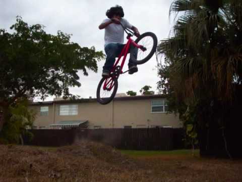BMX BIKES TRICKS STUNTS CRASHES