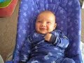 tomas riendose