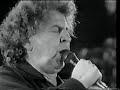 imaste dio (we are two) from the cycle songs for andreas (lendakis) lyrics by mikis theodorakis. bouzouki kostas papadopoulos 

not long before the fall of the berlin wall theodorakis gave an open-air concert on the rosa luxemburgplatz in the east german part of the city. this vcr recording was made in west berlin and is in black and white due to the difference in tv systems between the two germanies (or so i have been told) an historic piece of 