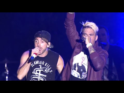 All Time Low perform at the APMAs with members of Yellowcard, New Found Glory