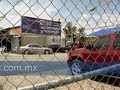 Ejecutan a dos sujetos dentro de lote de autos