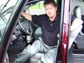 Quadriplegic transfers from wheelchair into minivan Quadriplegic transfers from wheelchair into minivan