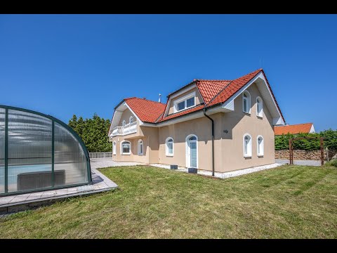 Video Prodej rodinného domu o dispozici 7+1 v obci Studeněves u Slaného