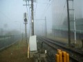 濃霧と西鉄電車（香椎4号踏切）