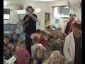 Steve Arvey plays His Kangaroo Song in Australia