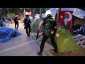 Polis gezi parkına saldırırken