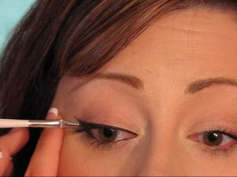 how to properly apply eyeliner