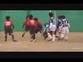 Increible este niño japones jugando al futbol. Como Oliver y Benji, pero de verdad. Vaya chupón http://ow.ly/4qKCU
