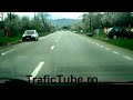 Biciclist beat sare in fata masinii
