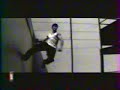 voici un reportage sur les yamakasi pass� sur stade 2 en 1997. j'ai trouv� ce reportage sur internet. mais je l'avais vu en direct. a l'�poque j'avais  12 ans et je me rappelle encore de ce reportage tellement j'�tais admiratif.
d�sol� pour la qualit� vraiment pourri.