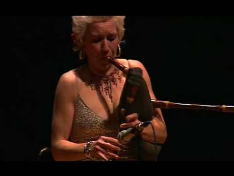 Carling - Gunhild Carling. Live vitruosity, playing several instruments, dancing, singing and juggling with instruments. A film by David Ojeda.