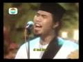 D E W A Pakai Peci