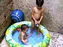 Daniel e Jonathan na Piscina Daniel e Jonathan na Piscina