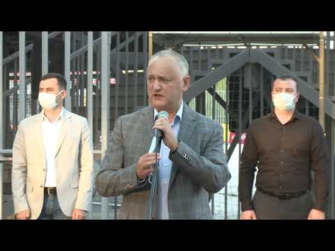 Igor Dodon a participat la deschiderea festivă a Arenei de fotbal pe plajă din Chişinău