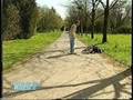 Kind fährt Fahrrad