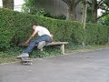 bon voil� j'ai essyer un slide sur un banc comme dans tony hawk mais j'ai foir�^^