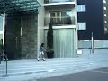 Street Surfing Benidorm -  Hablando por el móvil