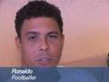 videos de Ronaldo and Zidane play it out against poverty