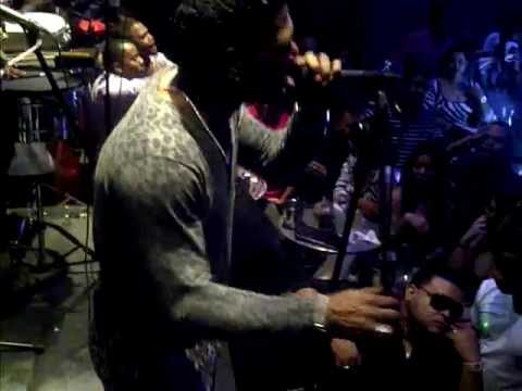 Omega El Fuerte  -  FreeStyle @ Discoteca Wao (Live) (2011)
		 