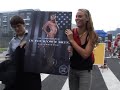 Nadadora de EEUU se desnuda en Pekín en defensa de los animales