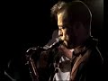 apr�s daniel szabo la semaine derni�re, c'est un autre hongrois qui vient habiter notre club. habitu� du duc des lombards depuis quelques ann�es, c'est toujours avec plaisir que nous retrouvons ce guitariste singulier et magnifique de profondeur et d'�motion. le hongrois partage sa vie entre budapest et le reste de l'europe. sans doute est-il comparable par certains c�t�s � john scoffield. l'ancien compagnon de route de miles davis fr�quente volontiers les chemins d�tourn�s de la country et du blues, le guitariste hongrois s'appuie quant � lui sur la musique traditionnel de son pays qu'il malaxe avec talent et respect tout en l'�lectrifiant et en l'�lectrisant.