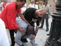 NYPD auxiliary officer assaults shoplift suspect