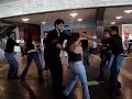 Salsa Machine Mereketengue en plaza cubierta
