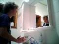 videos de Haunted Bathroom! real ghost appears in mirror, you can even hear the ghost whipser!
