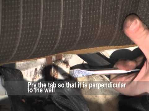 Audi 80 B1 – Removing the Rear Seat