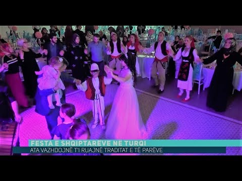 Festa e shqiptarëve në Turqi, kështu e dhezin atmosferën (Video) Festa e shqiptarëve në Turqi, kështu e dhezin atmosferën (Video)